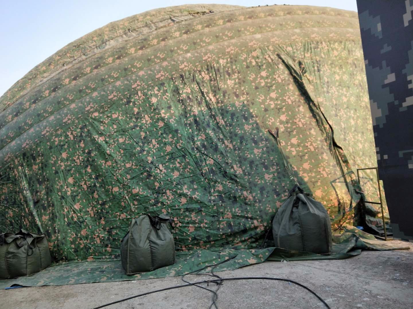 金山军用充气帐篷